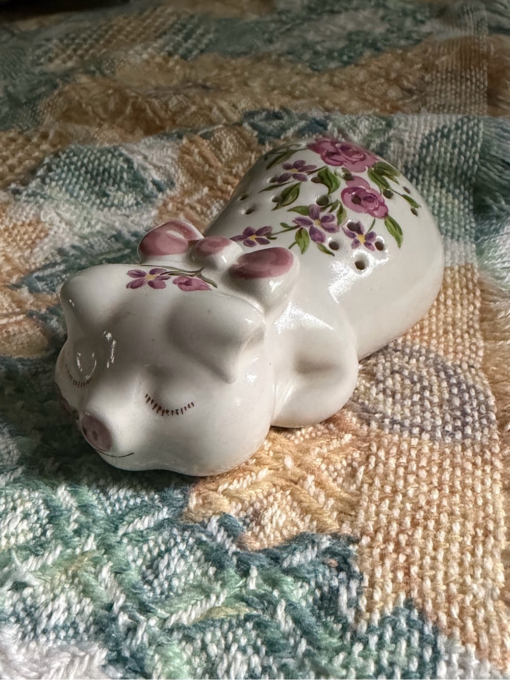 1978 Avon ceramarte sleeping pig potpourri pomander made in Brazil